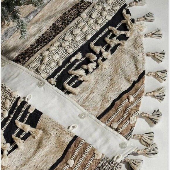 NEW Anthropologie All Roads Textured Tree Skirt Tasseled Cream Black Rustic Boho - Picture 3 of 6